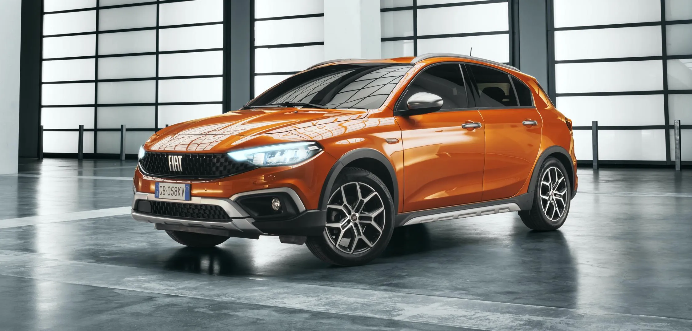 Tak wygląda odświeżony Fiat Tipo. I&#8230; Fiat Tipo Cross