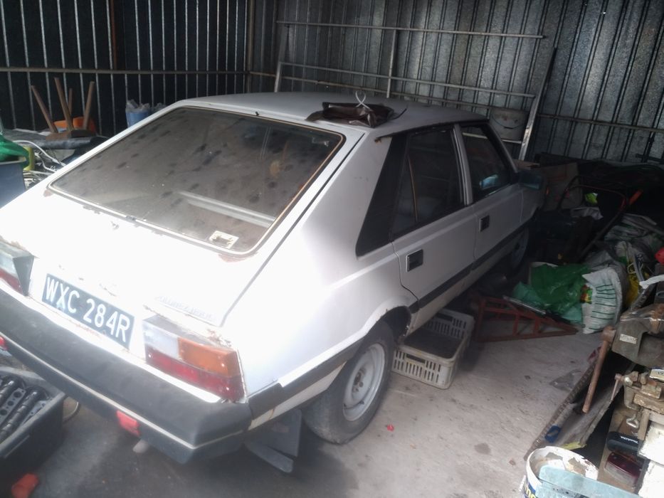 Polonez z automatyczną skrzynią biegów. Ma prawie 40 lat i zachęca ceną