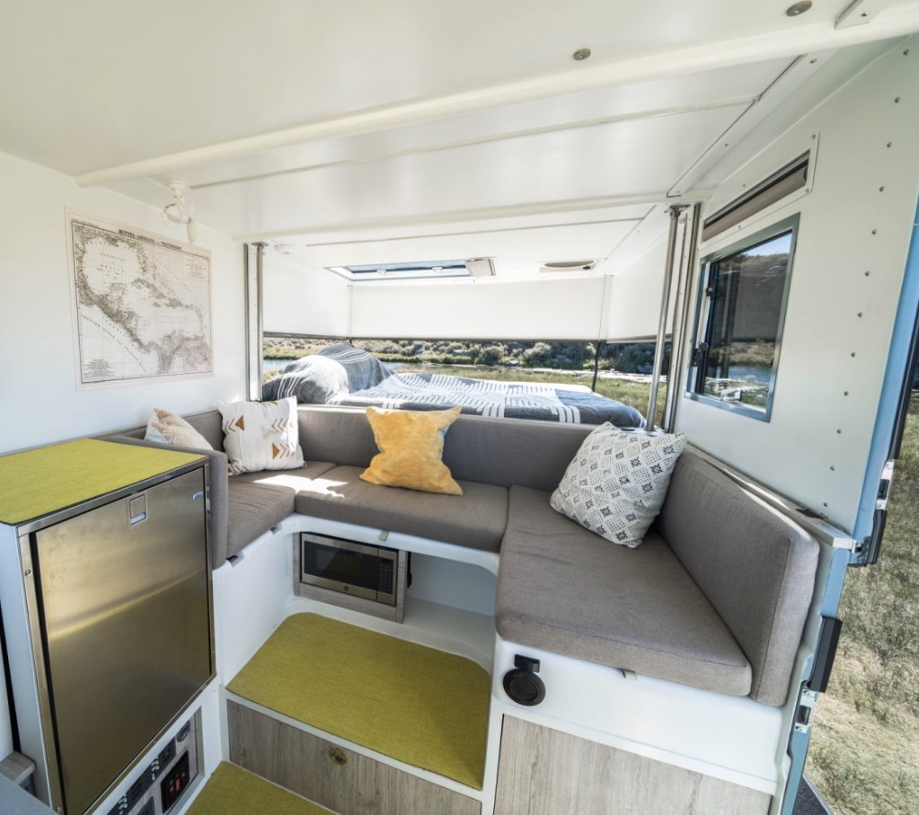 kamper z rozkładanym dachem ford f 550 adrift 