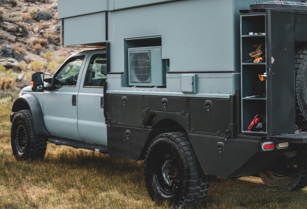 kamper z rozkładanym dachem ford f 550 adrift 