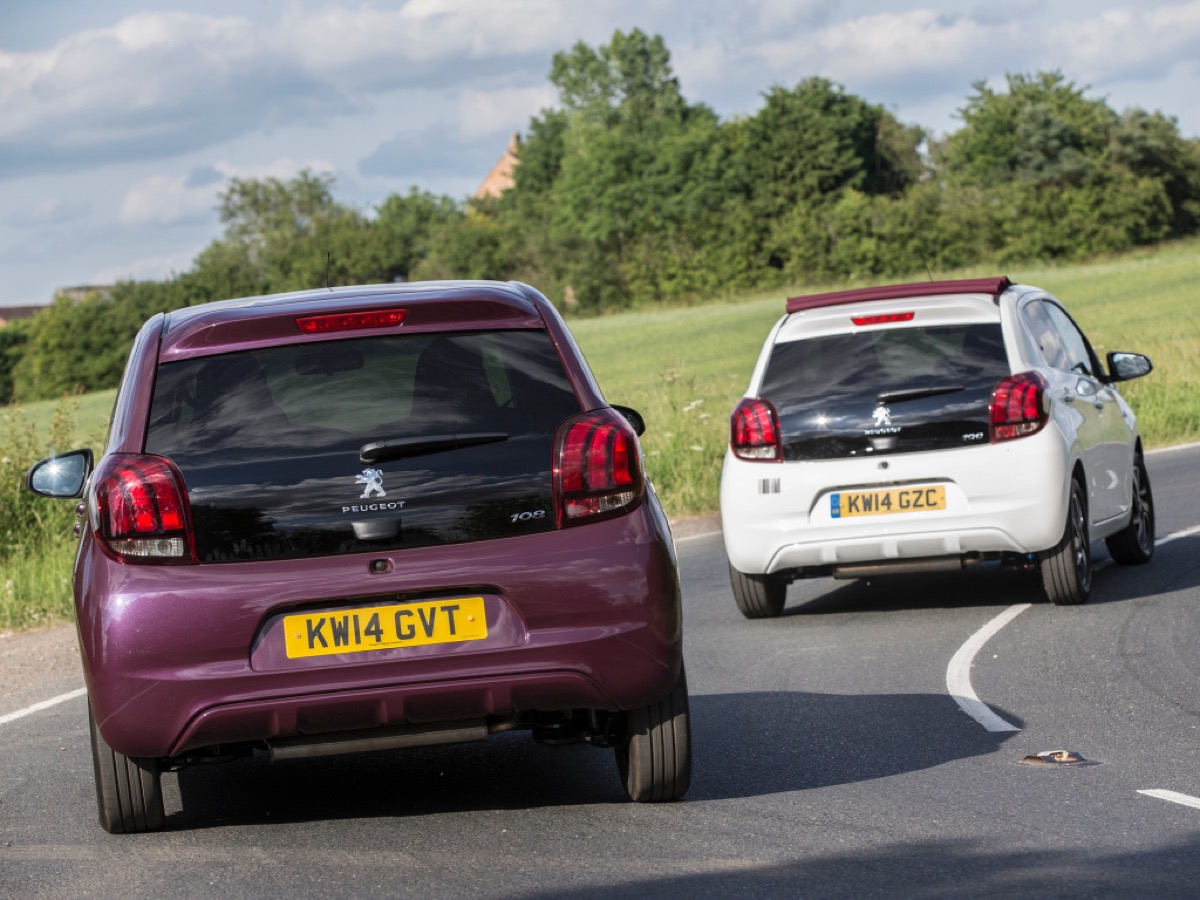 Peugeot 108 i Citroen C1 też do zakopania. Trzeba więcej dużych SUV-ów