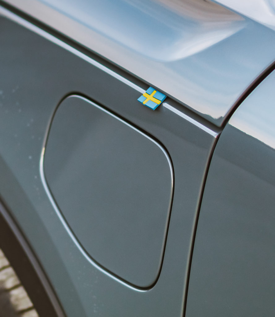 volvo xc40 plug in cena 