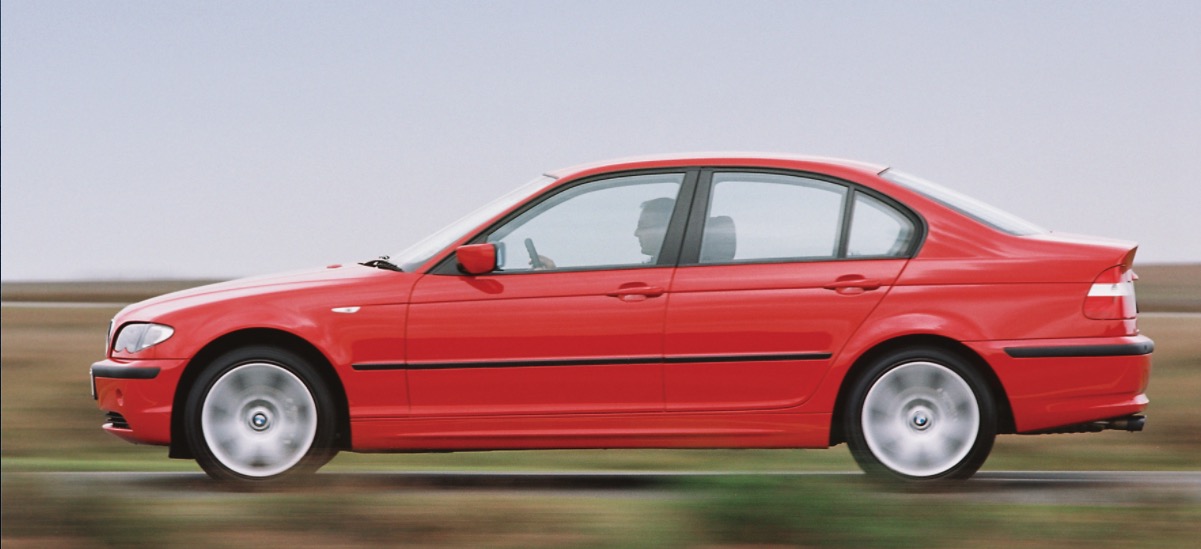 wjechał w przystanek bmw