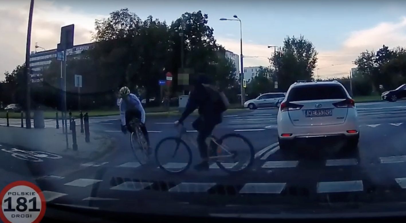 Karnawał i mordercza opona, czyli Polskie Drogi i zderzenie rowerzystów