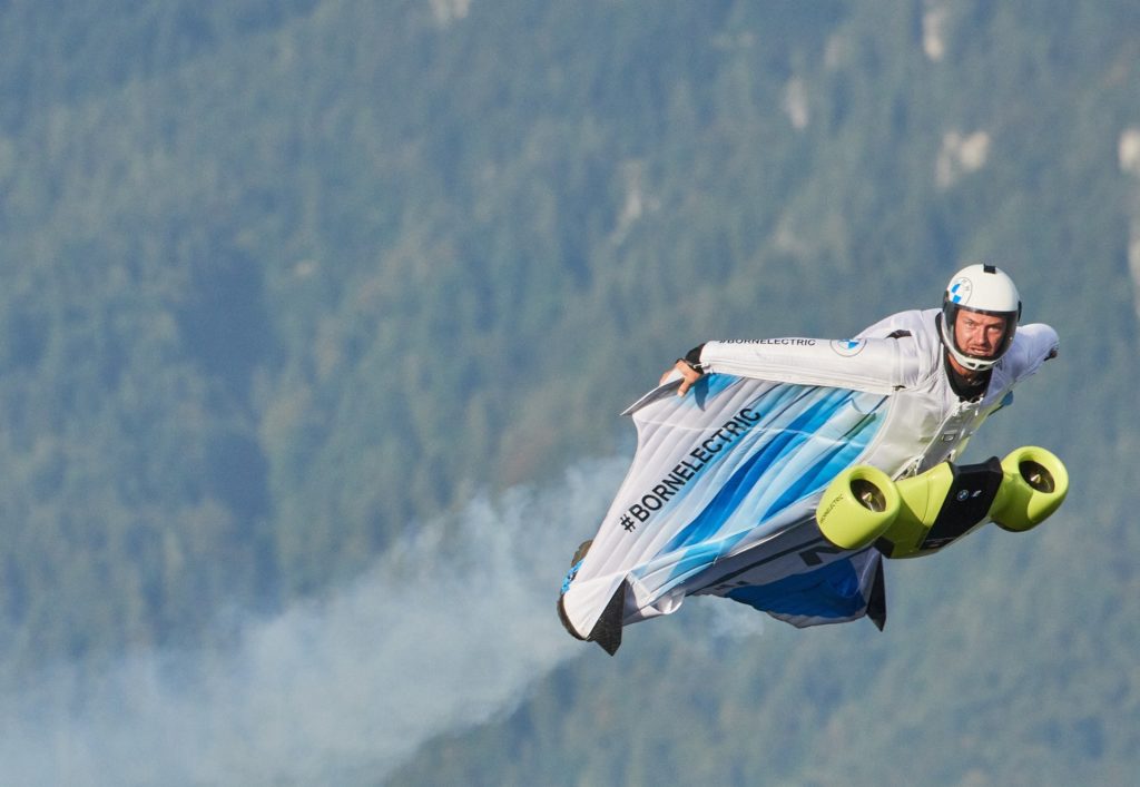elektryczne bmw skydiving 