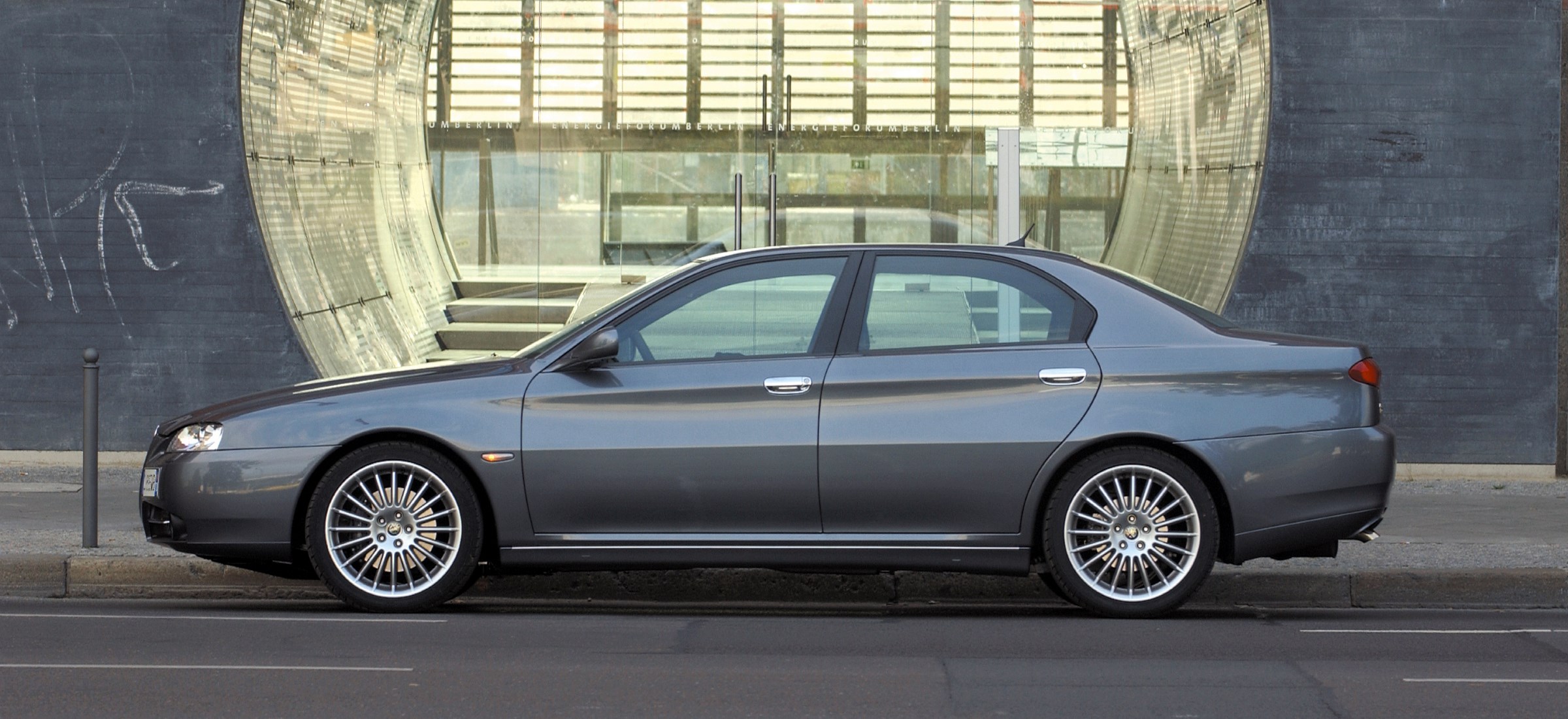 Alfa Romeo 166