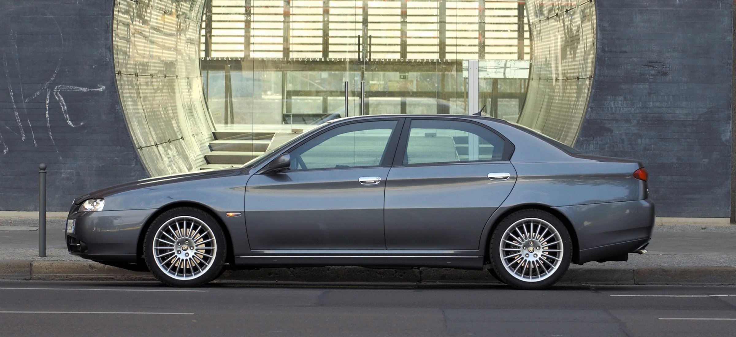 Alfa Romeo 166
