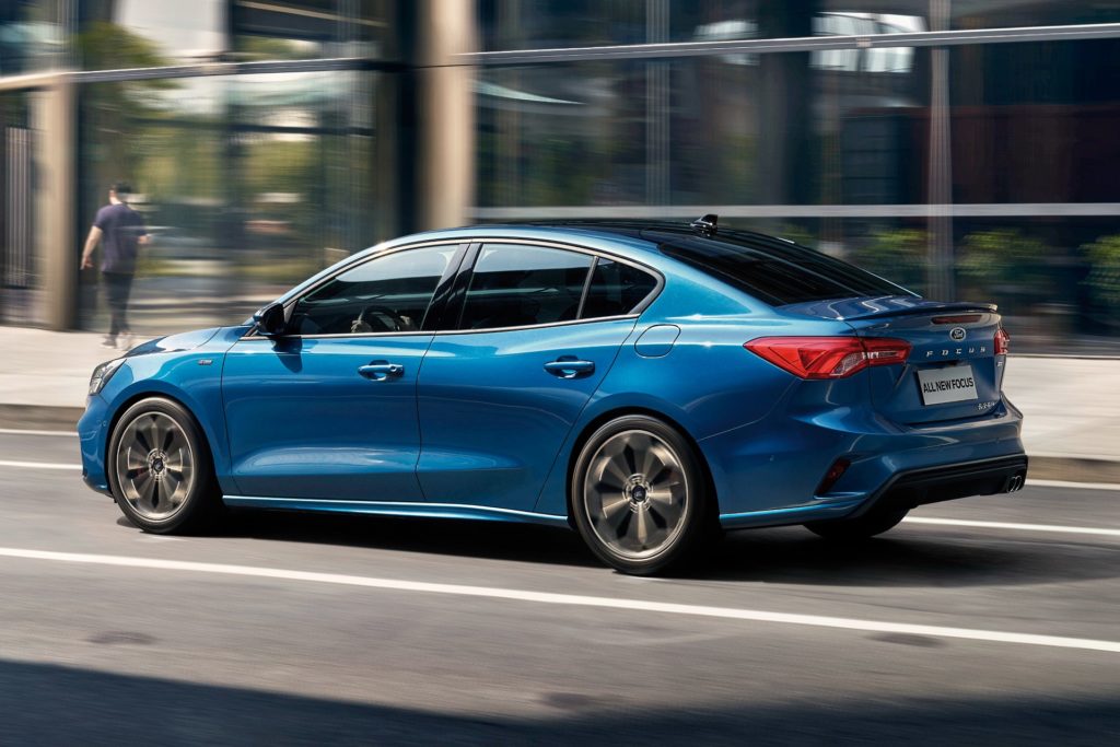 Ford Focus sedan cena 