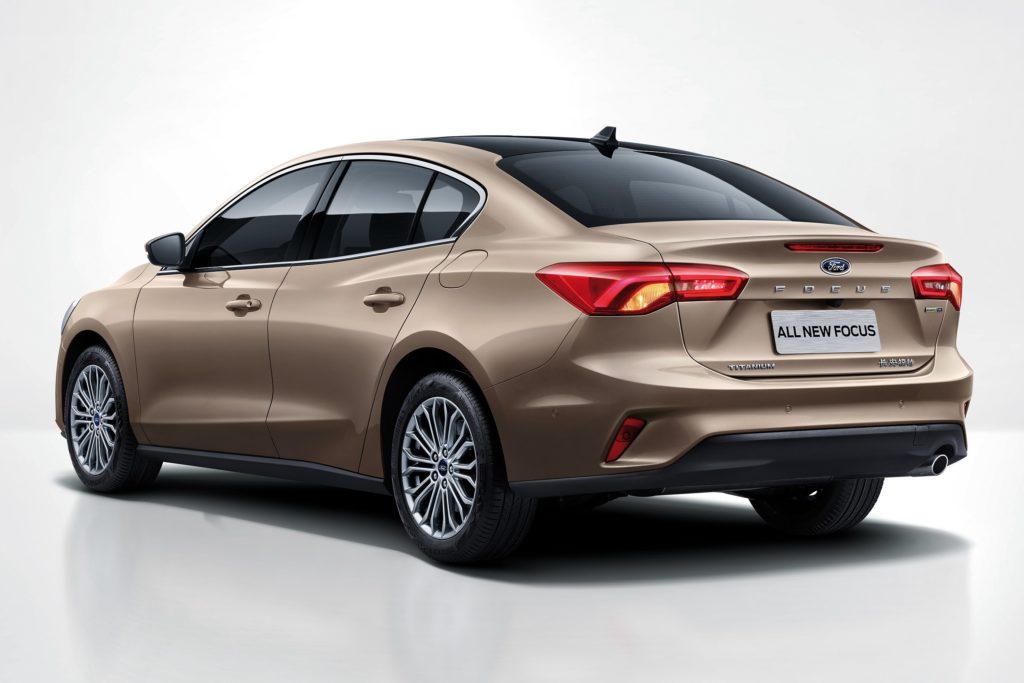 Ford Focus sedan cena 