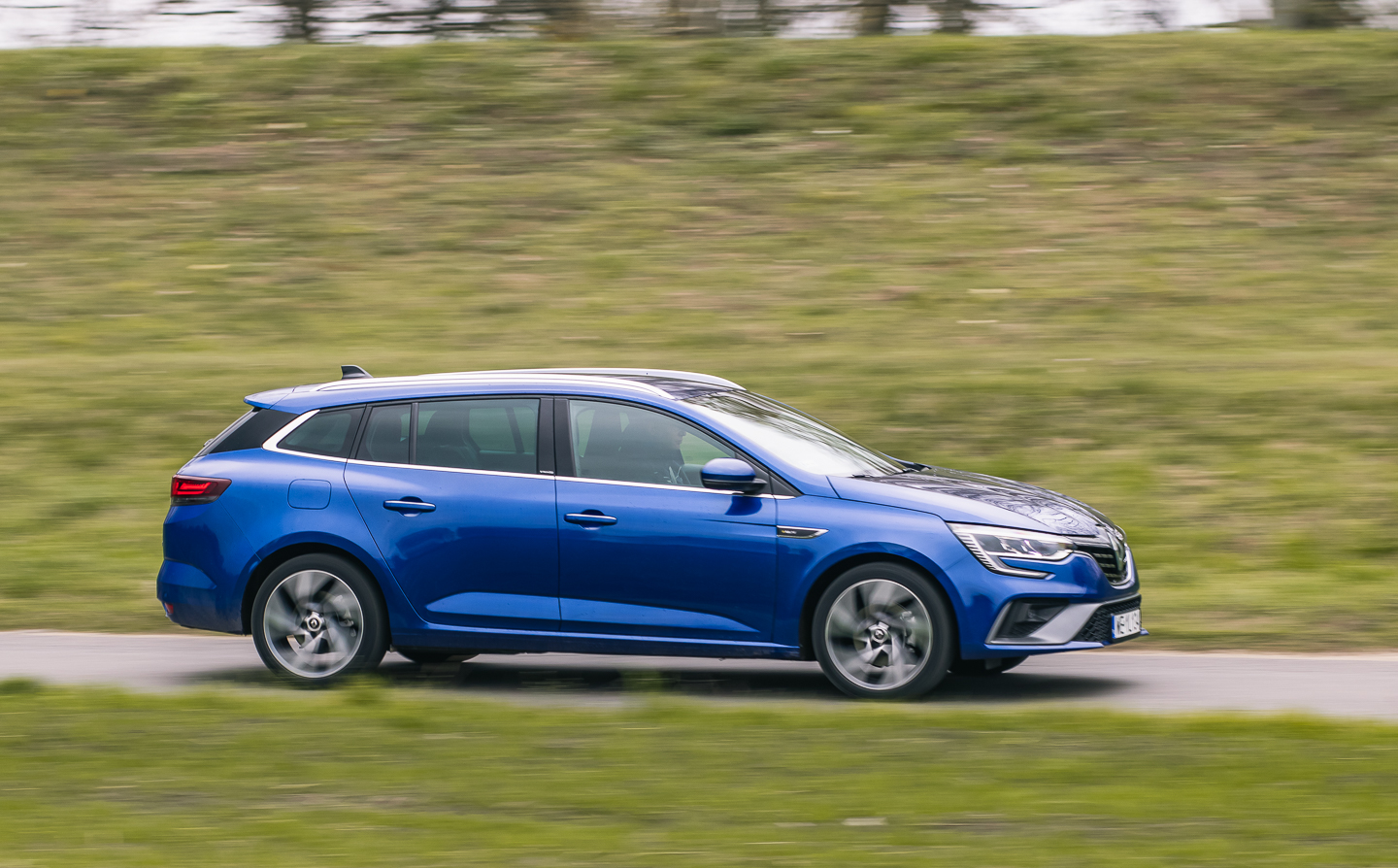 renault megane hybrid cena