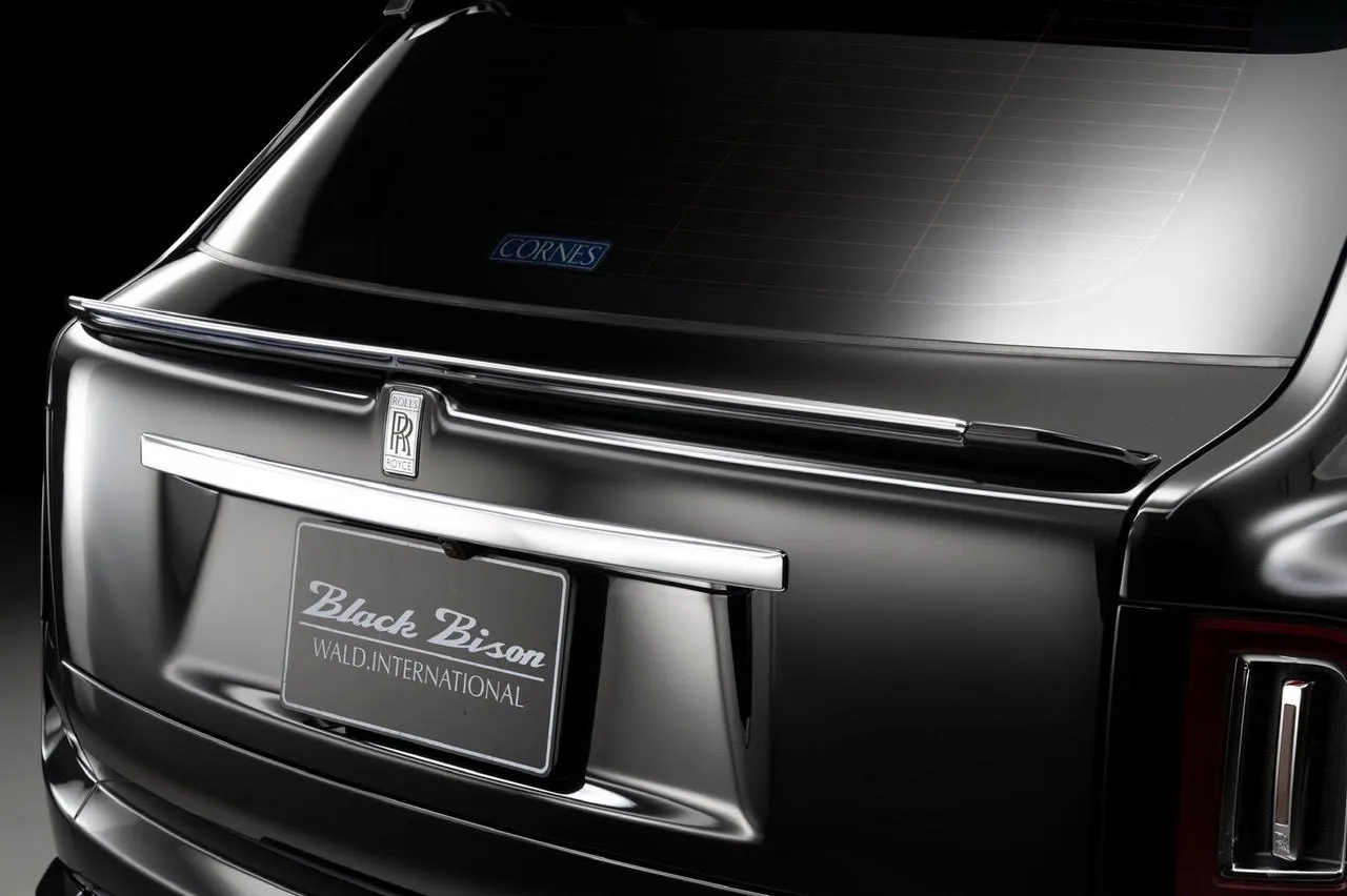 Japończycy zadbali o to, żeby Rolls-Royce nie był zbyt skromny. Tak wygląda Cullinan w wersji Black Bison