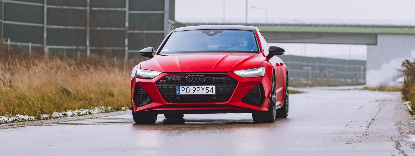 Jeździłem Audi RS7 Sportback. Podobno ma jakiś duży silnik, czy coś