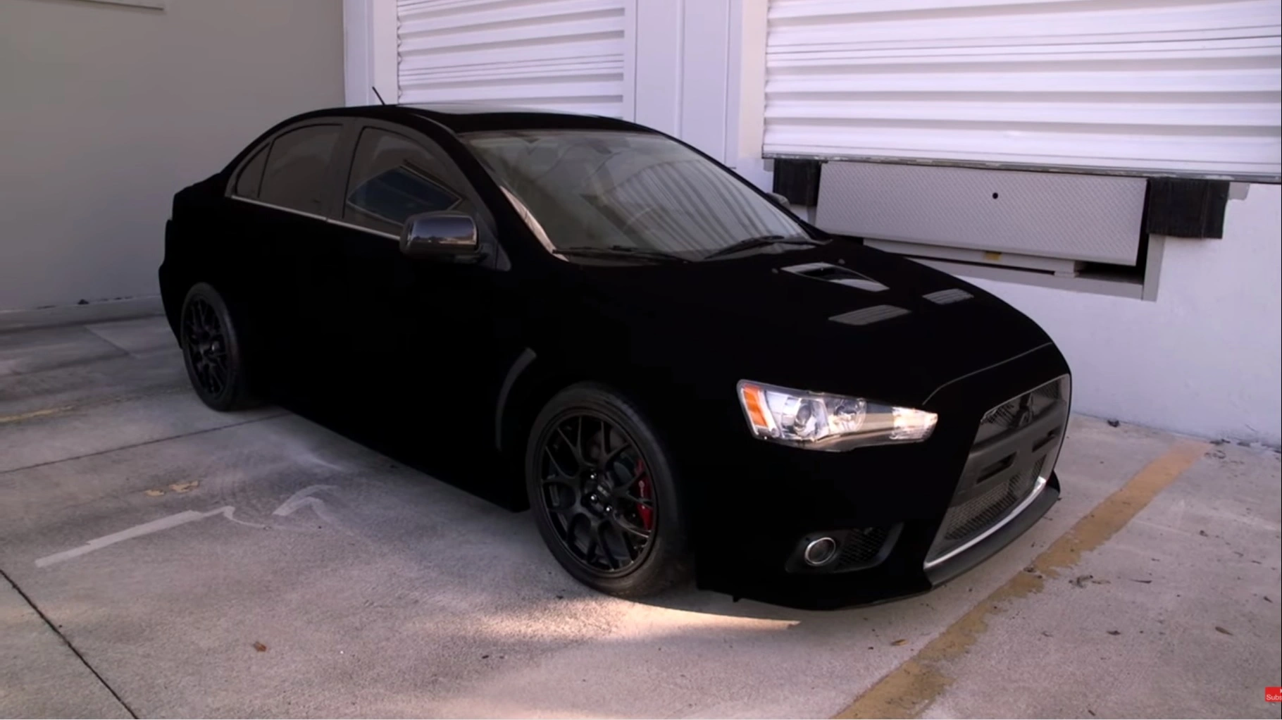 czarne mitsubishi lancer