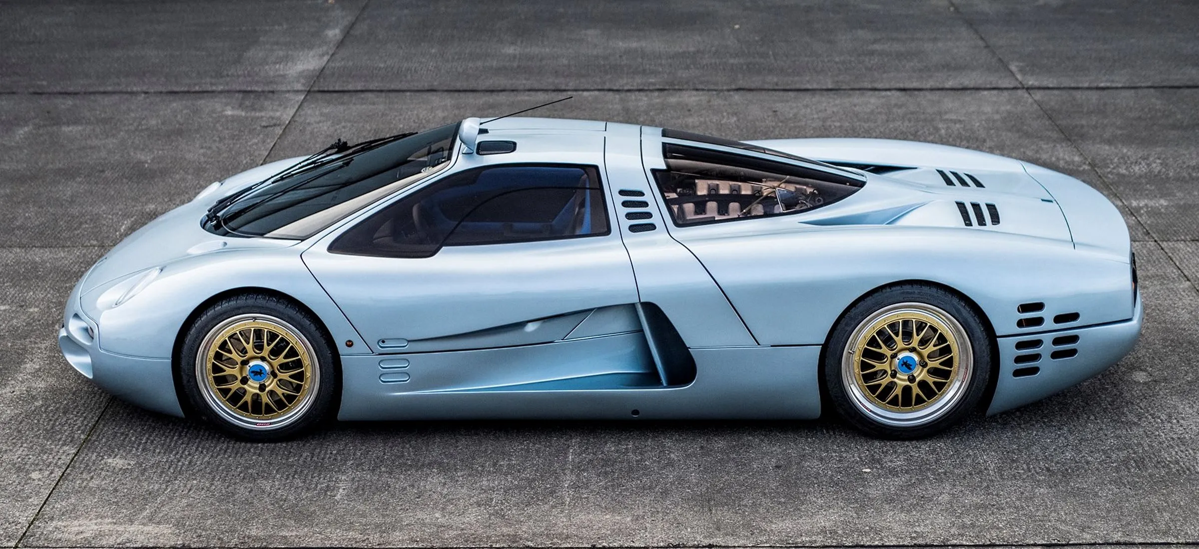 Isdera Commendatore 112i