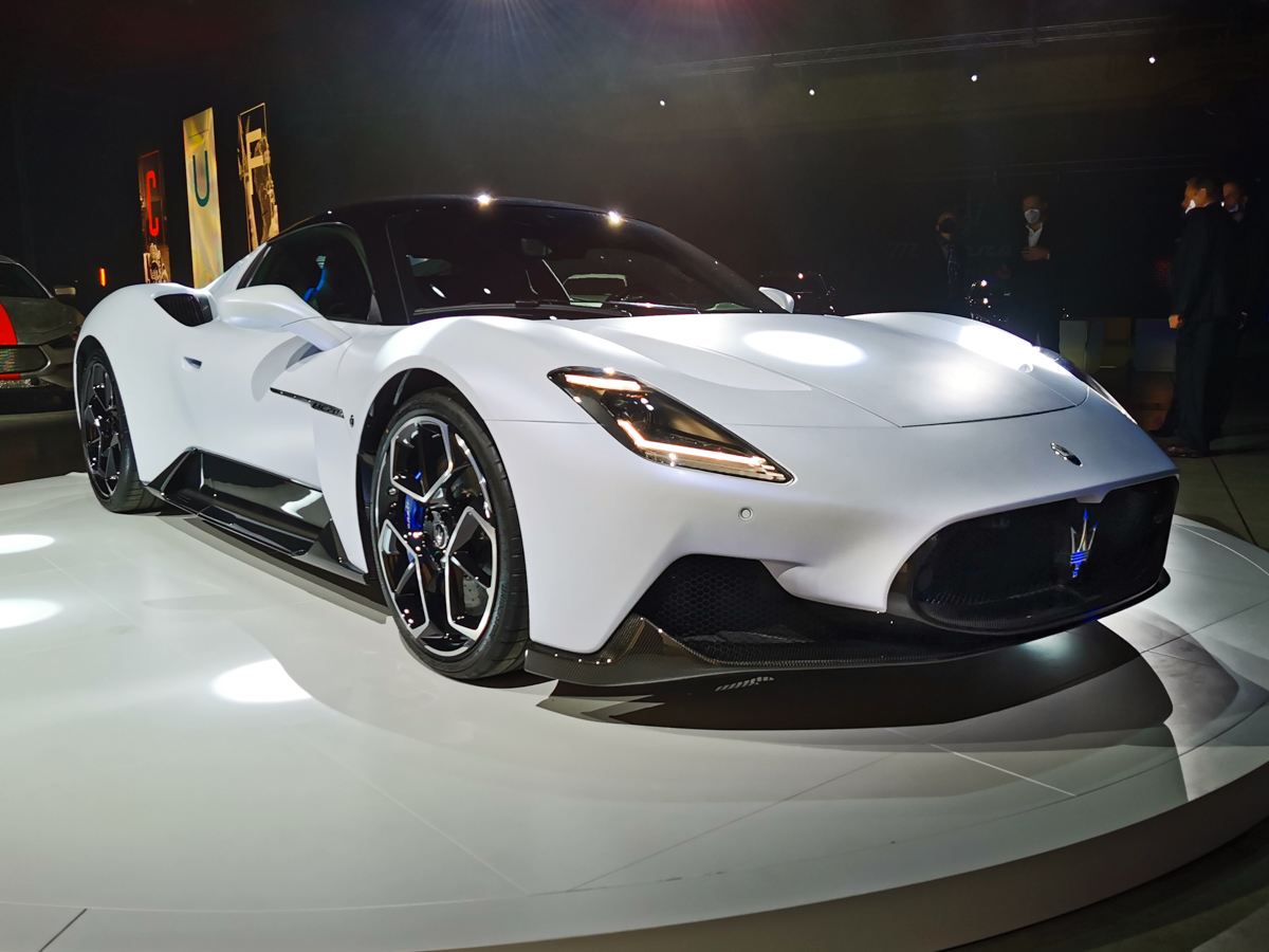 maserati mc20 premiera 