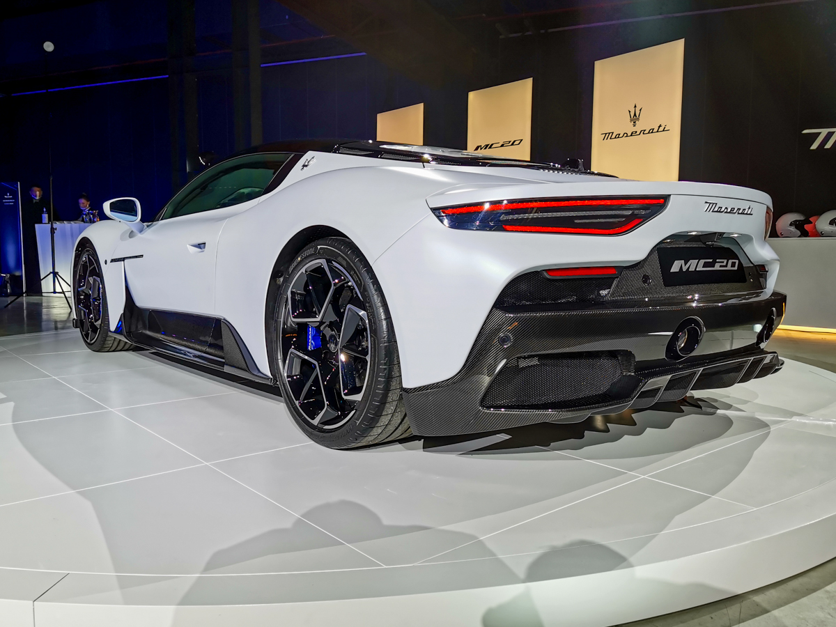 maserati mc20 premiera 