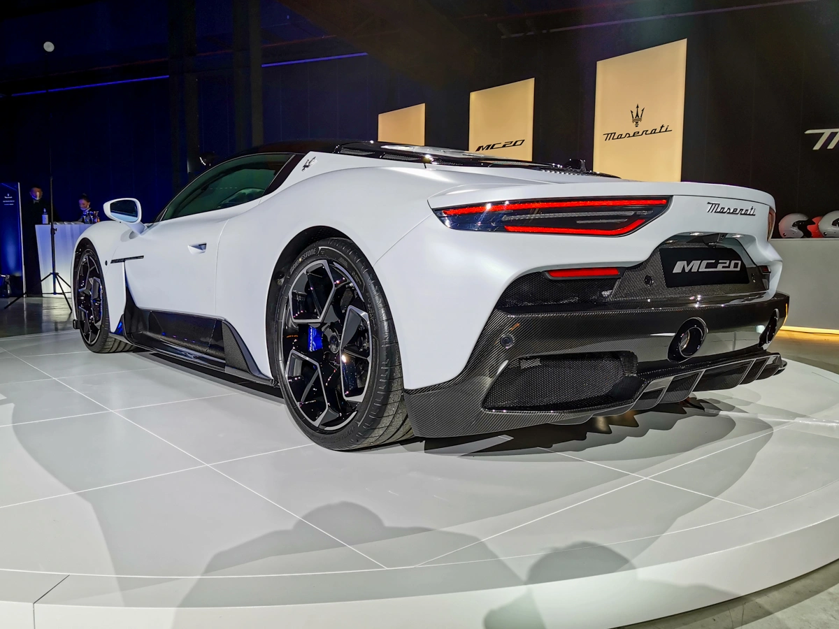 maserati mc20 premiera
