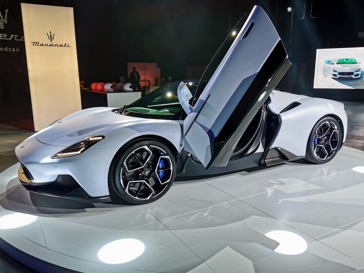 maserati mc20 premiera 