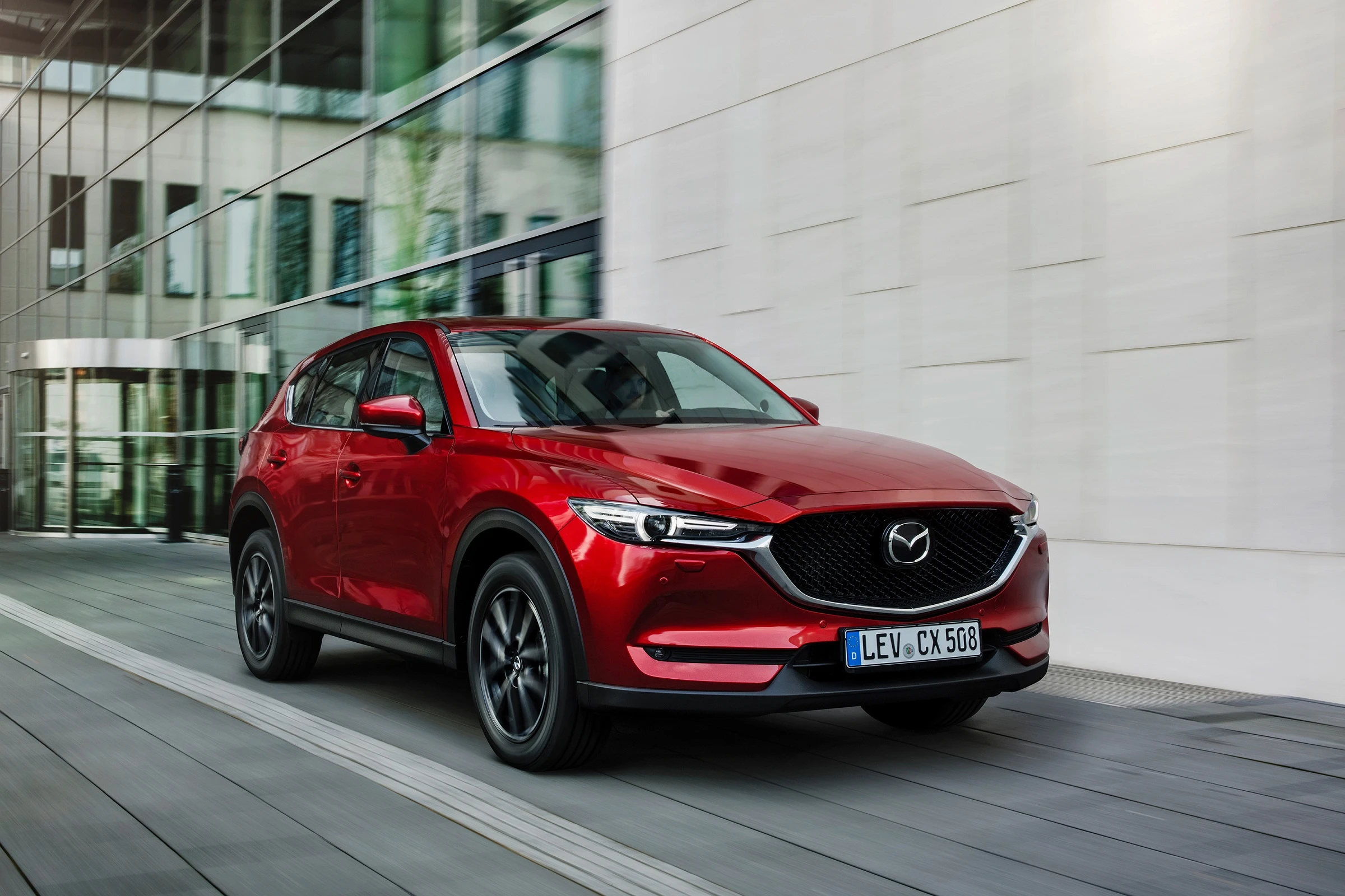 Nowa Mazda CX-5 z rzędową szóstką i wersją coupe coraz bliżej