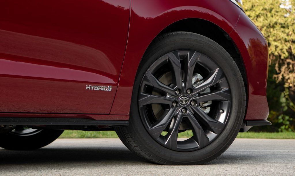 toyota sienna cena 2021 