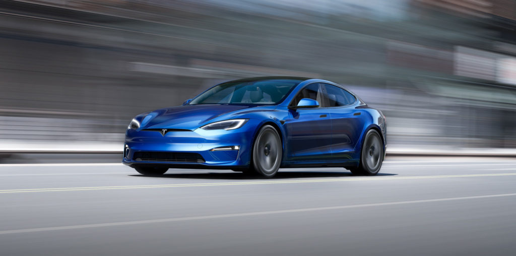 Tesla Model S lifting 