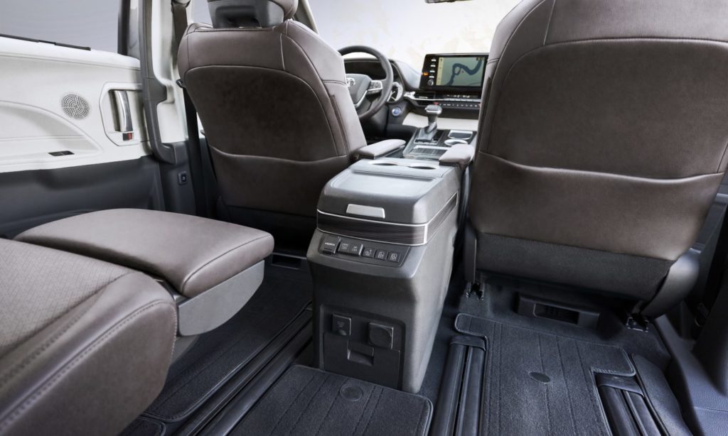 toyota sienna cena 2021 