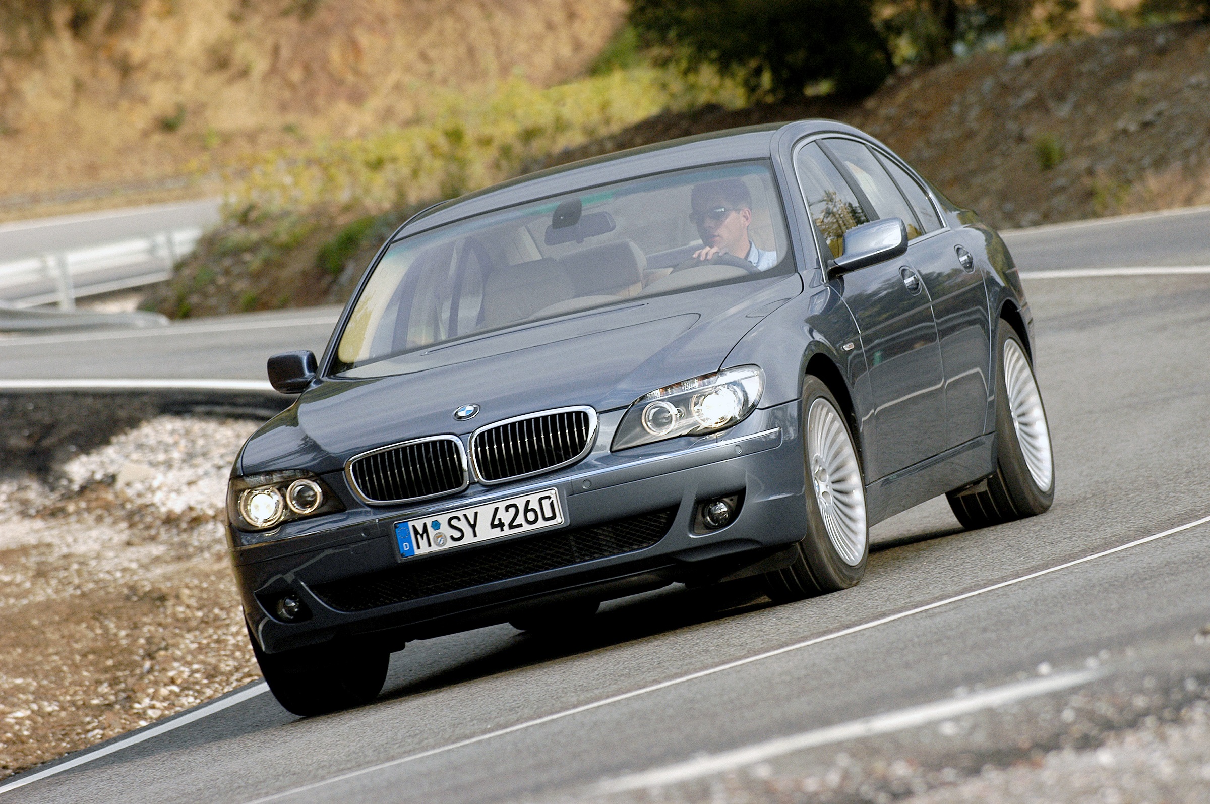 Poniedziałkowy przegląd ofert: kupujemy używane E65, czyli BMW serii 7