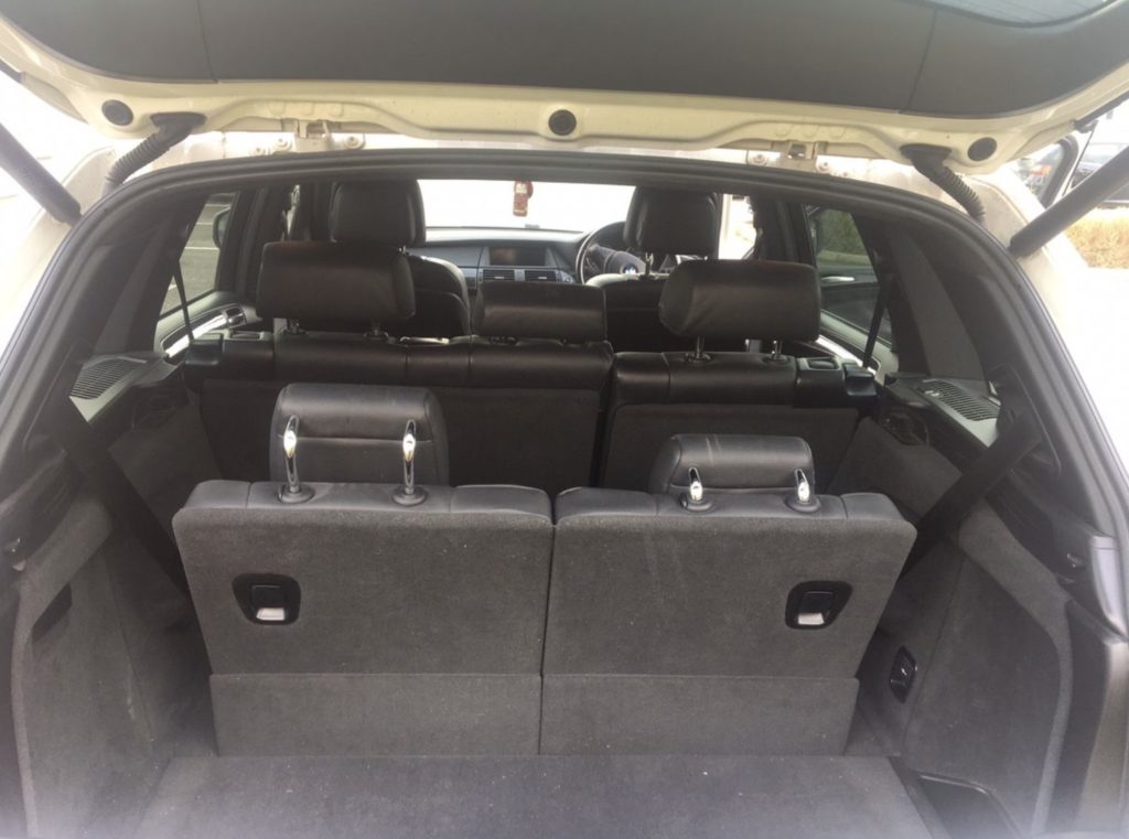 bmw x5 a tesla model y 7 miejsc 