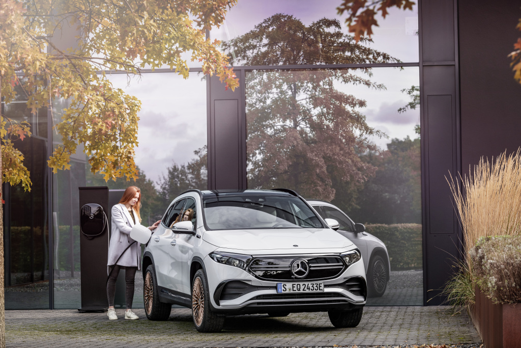 mercedes eqa cena