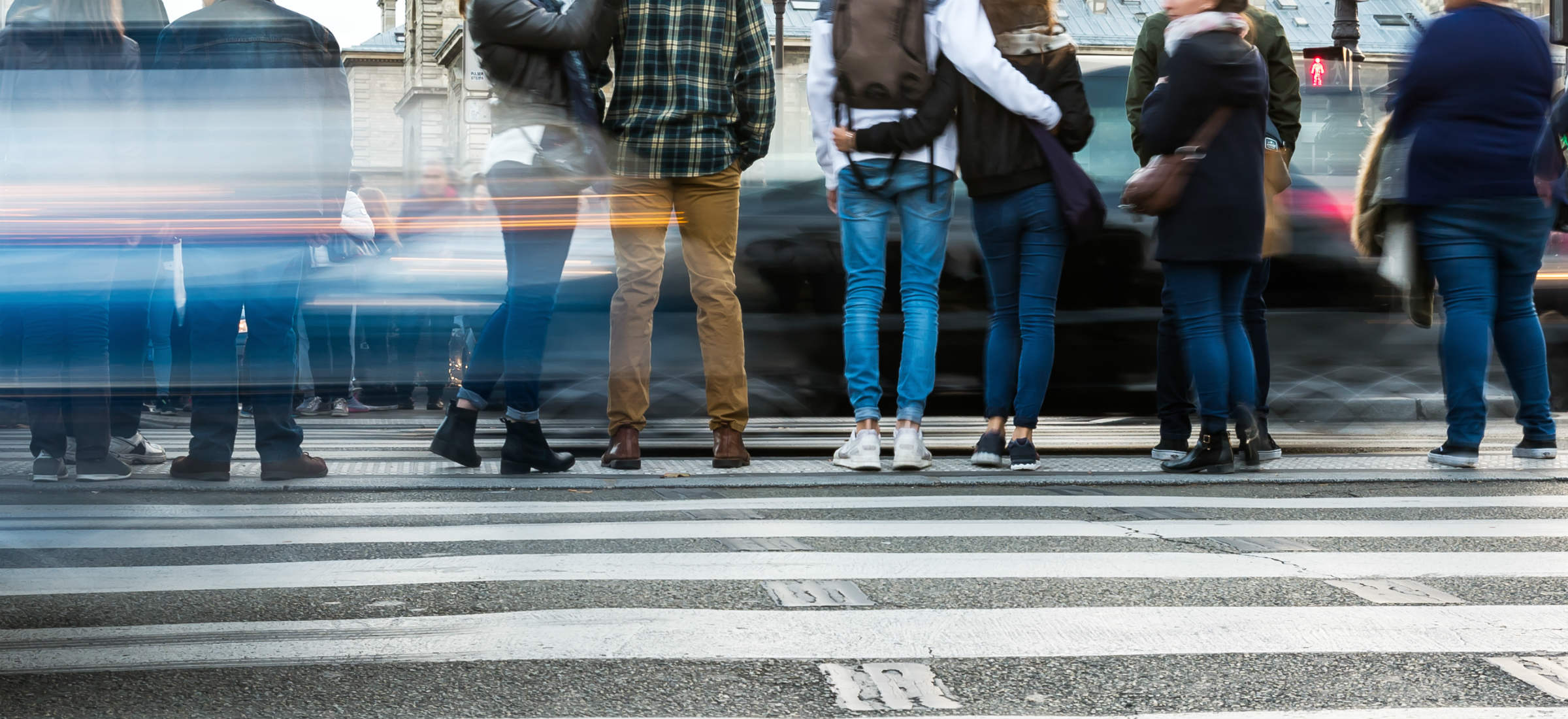 piesi z pierwszeństwem przed pasami