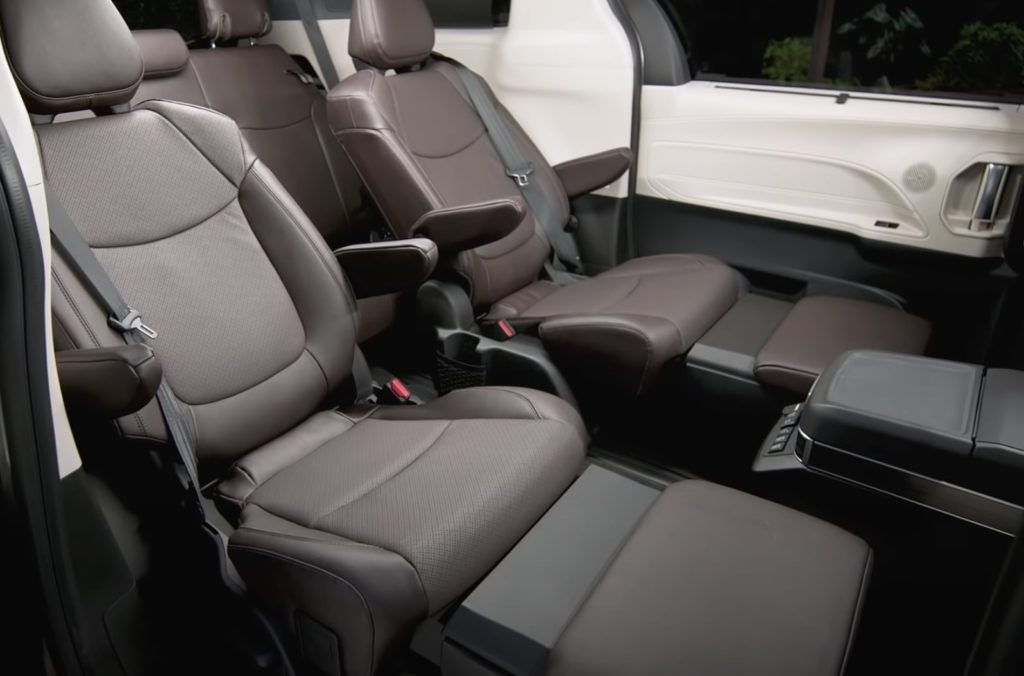 toyota sienna cena 2021 