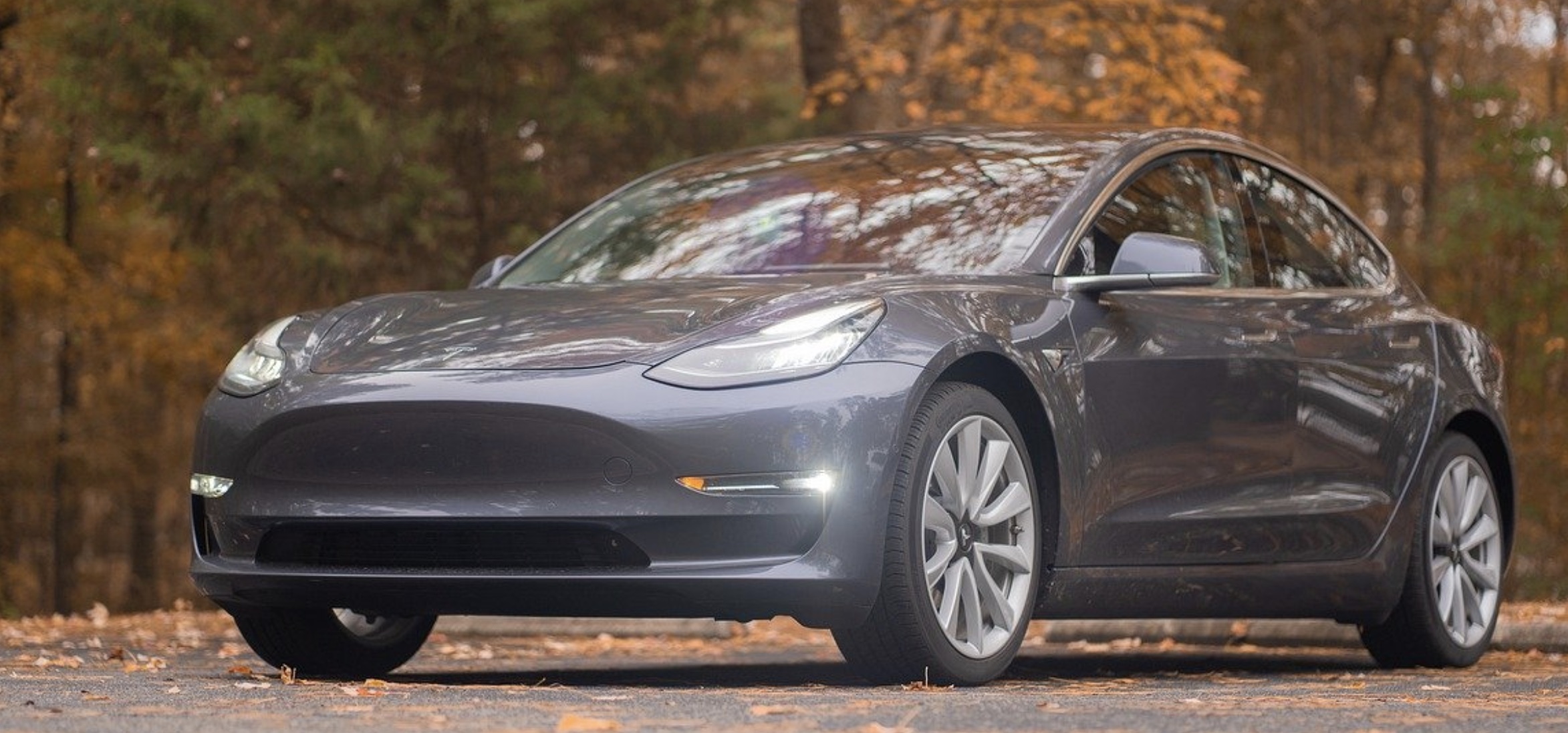 biały dym tesla