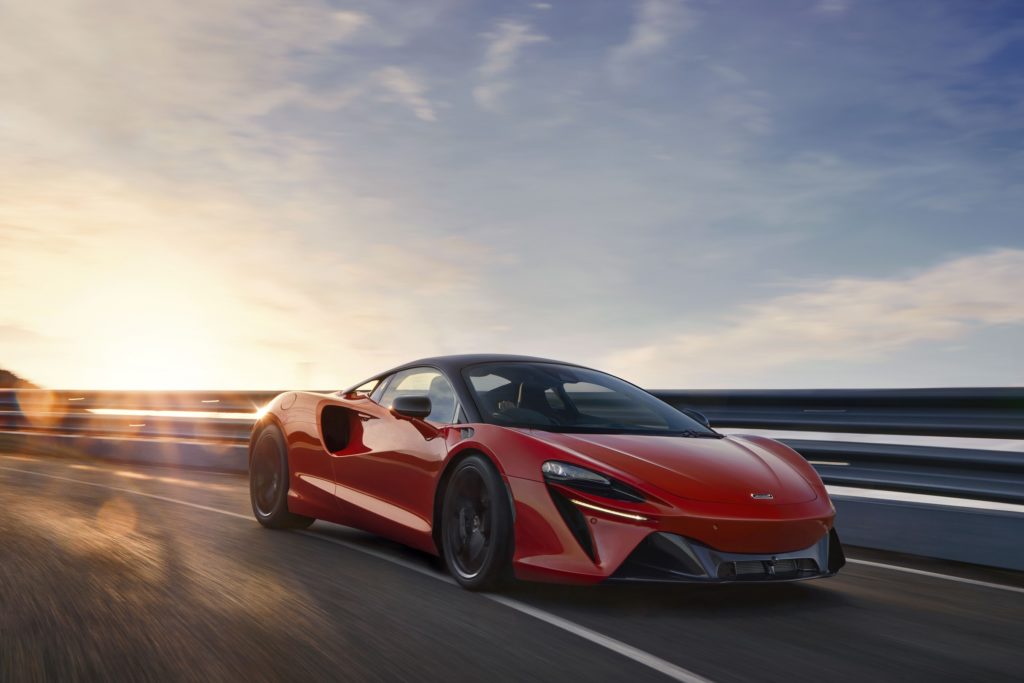 mcLaren Artura hybryda