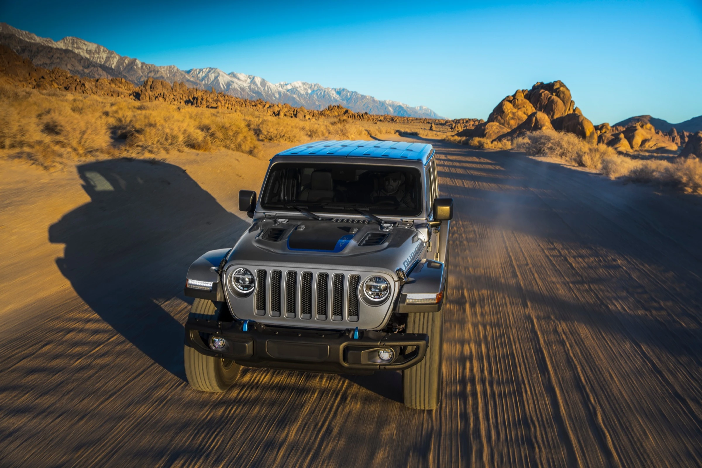 Elektryczny Jeep Wrangler zadebiutuje w marcu. Wszystko co o nim wiemy