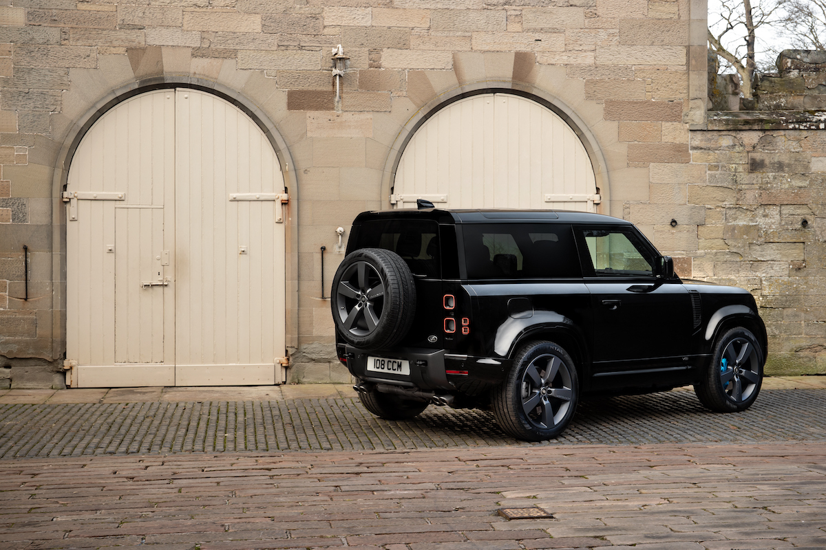 samochody z v8 