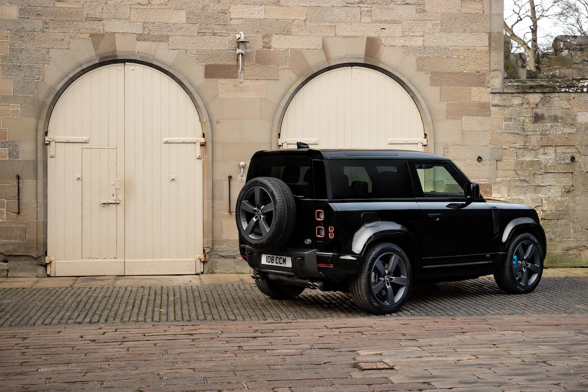 samochody z v8