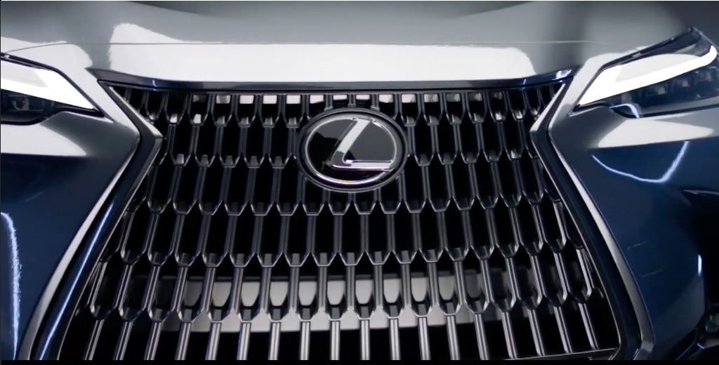 Wyciekł nowy Lexus NX. Wygląda jak twój stary. Możesz skrolować dalej