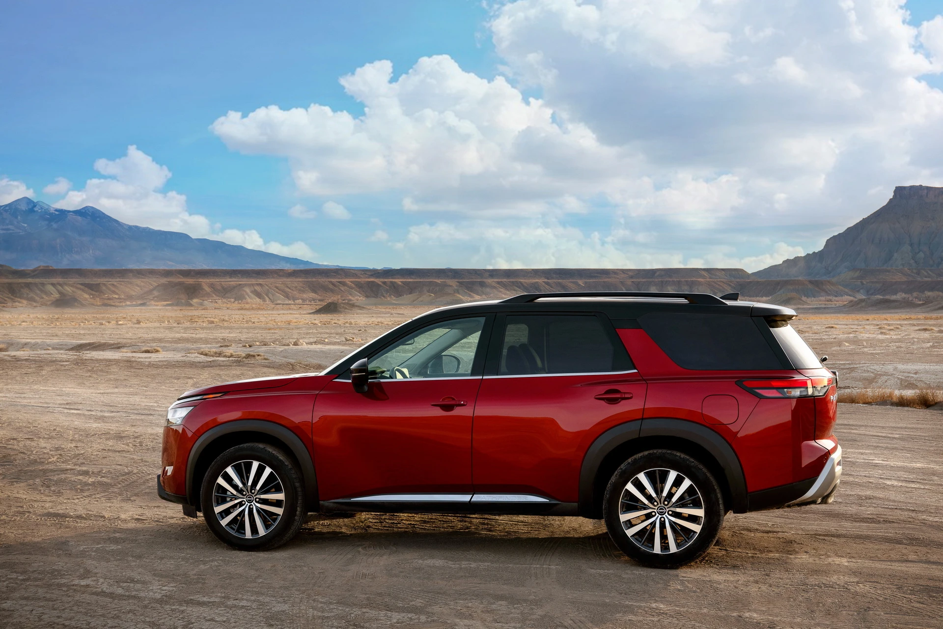 nowy nissan pathfinder 