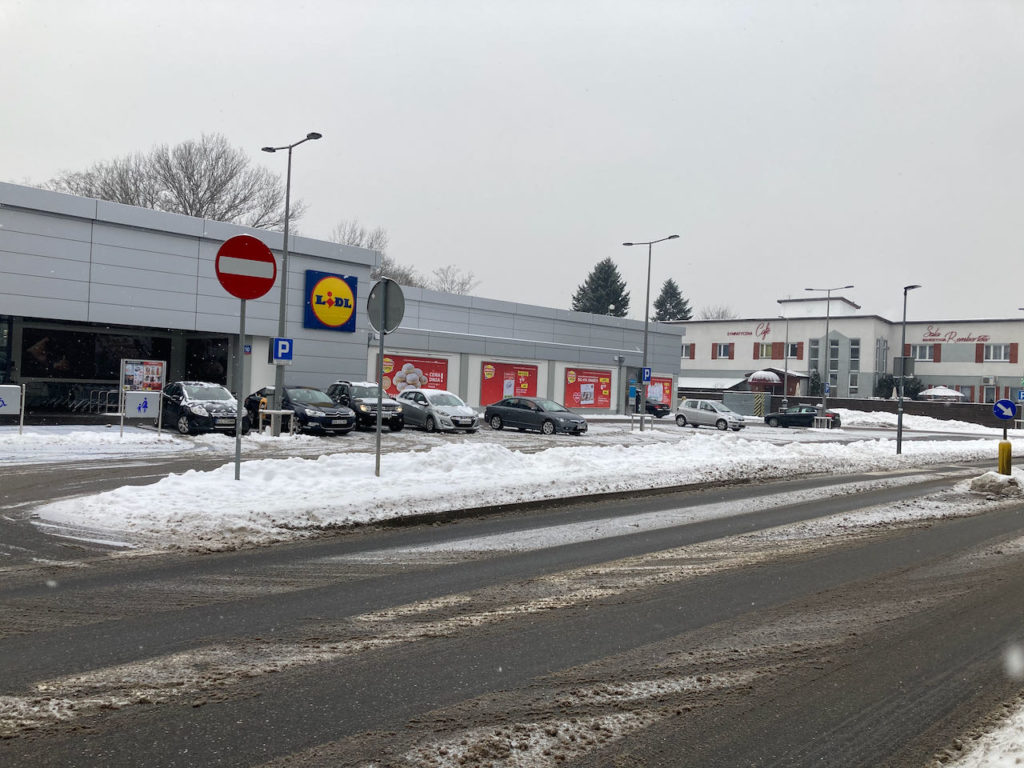 odśnieżanie chodników zimą 