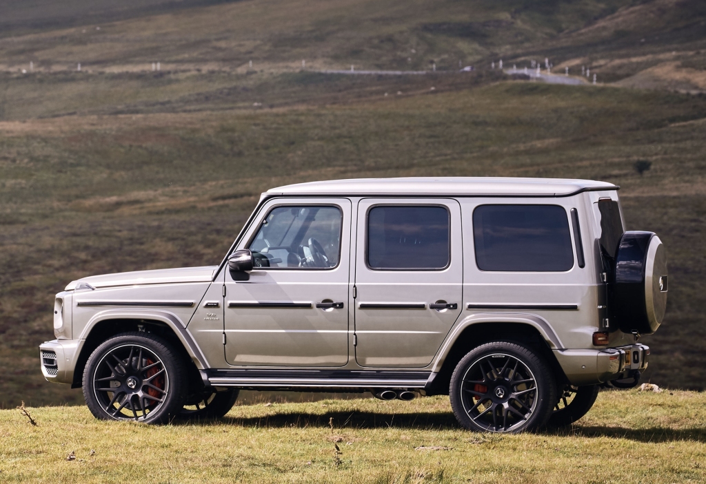 samochody z v8 