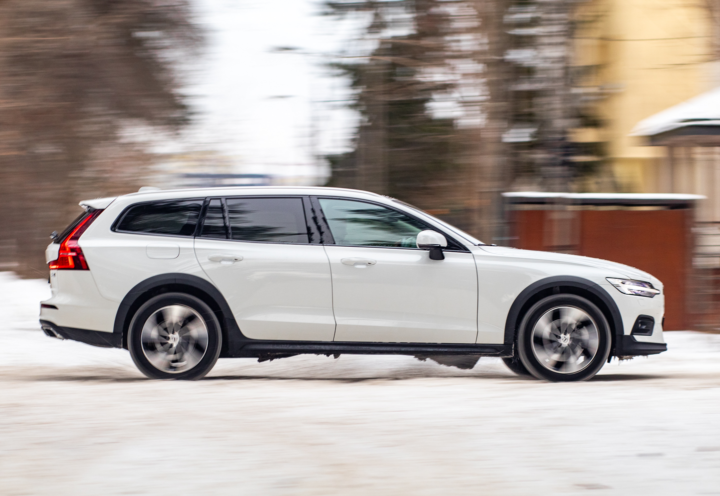 volvo cross country cena 