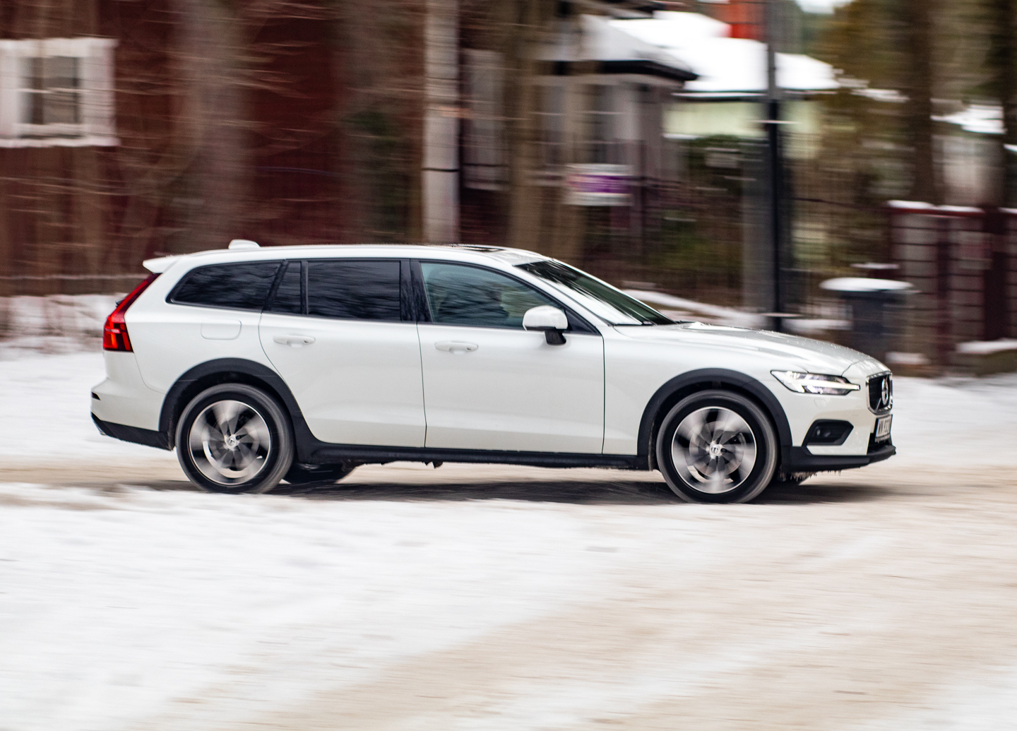 volvo cross country cena 