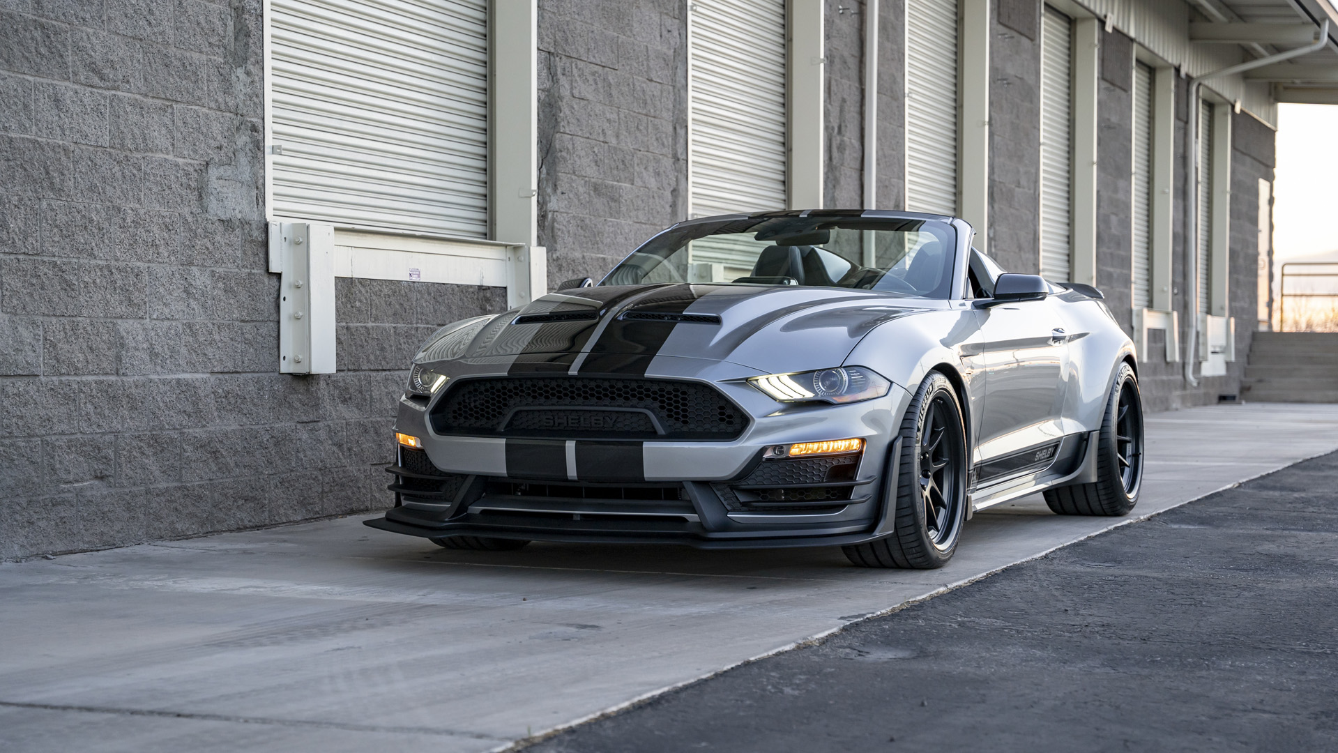 Shelby Super Snake Speedster wygląda jak milion dolarów, a nawet lepiej