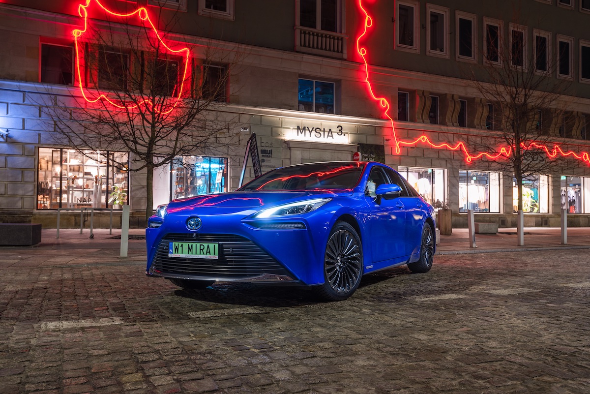 Nowa Toyota Mirai z oficjalną polską ceną. Kosztuje 299 900 zł