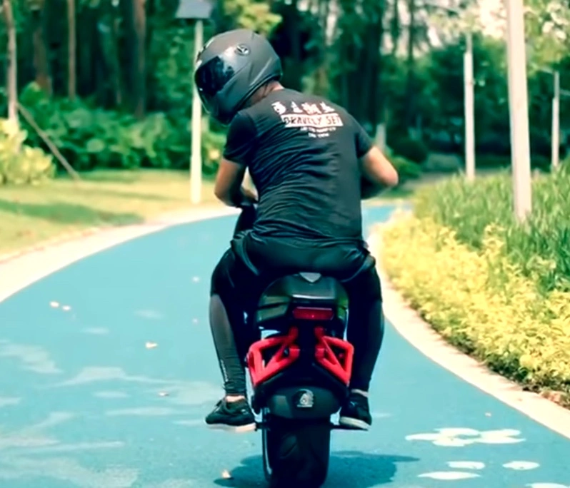 monocykl motocykl do wheelie