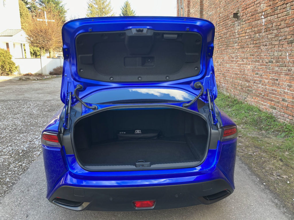 toyota mirai 2021 bagażnik