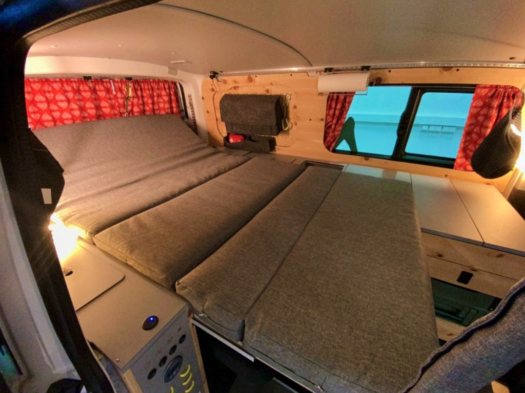 volkswagen transporter kamper łóżko 