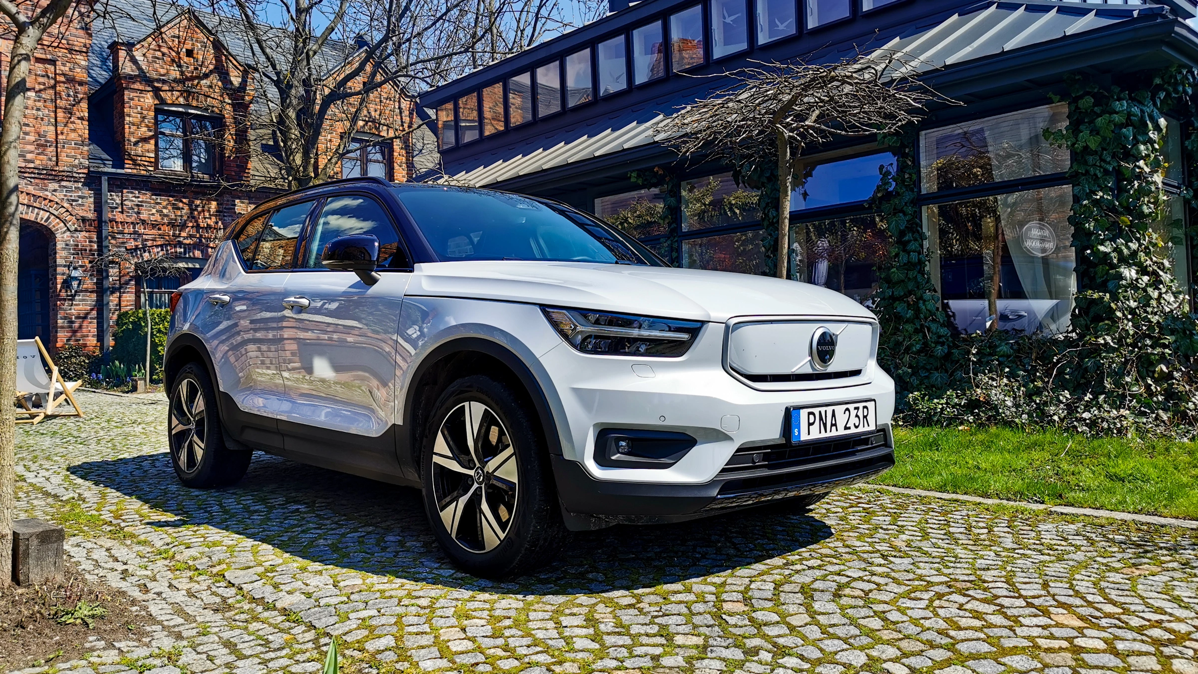 volvo xc40 recharge p8