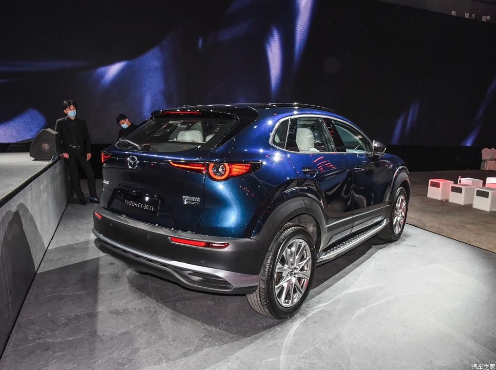 elektryczna mazda cx-30