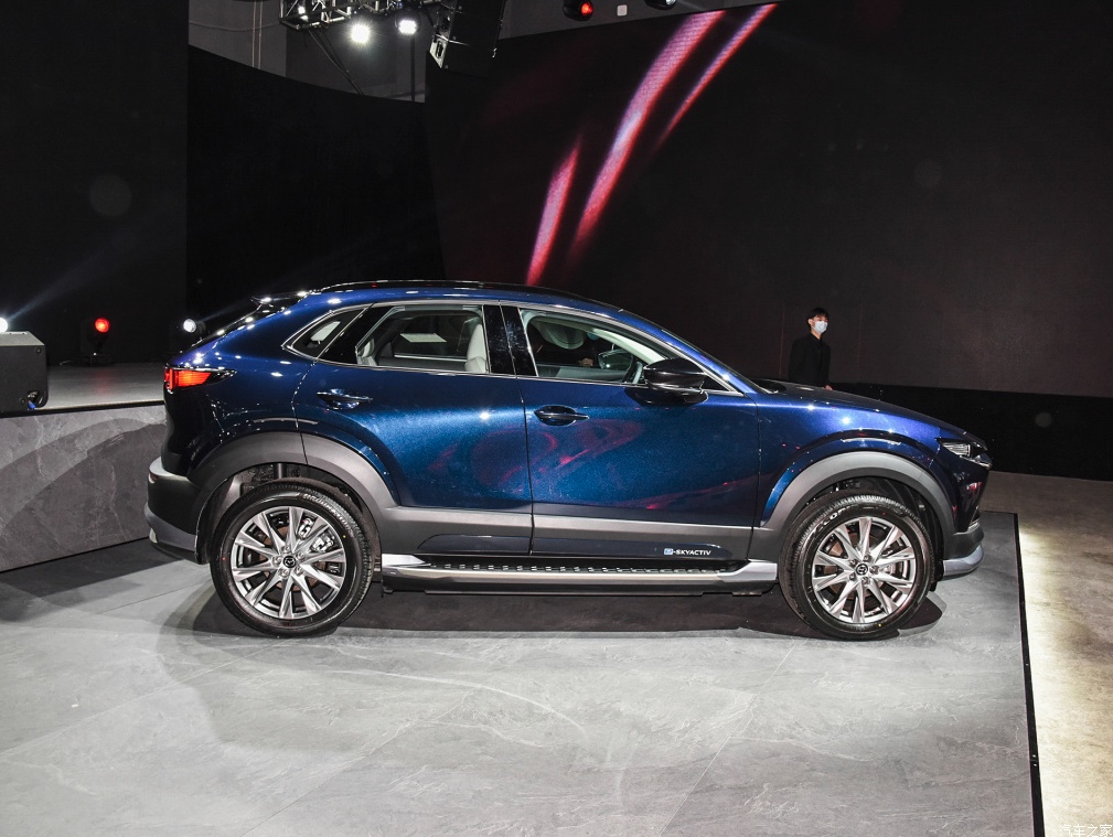 elektryczna mazda cx-30